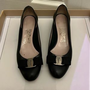 Salvatore Ferragamo- GUC Black Vara Low Heel Pumps